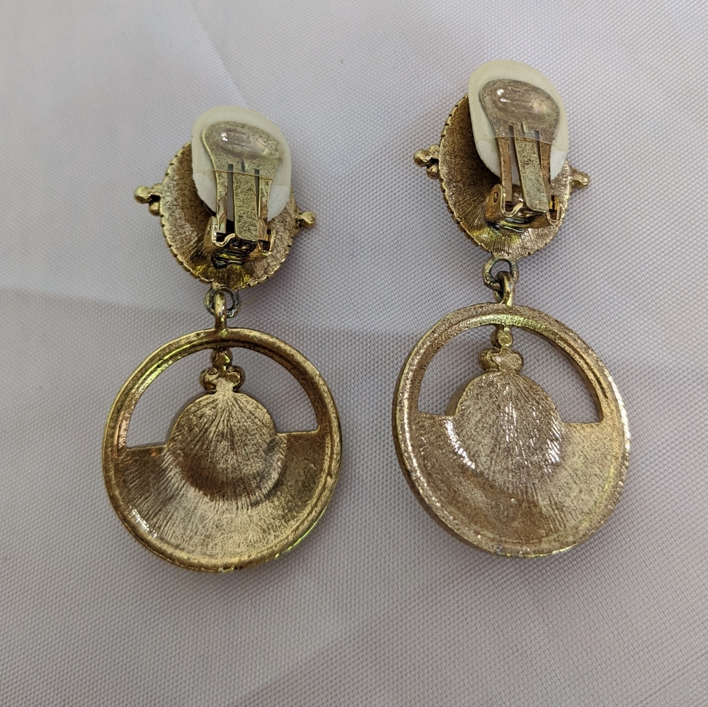 Vintage gold tone red & green dangle clip earrings_2